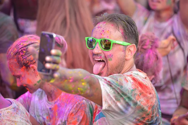 People at Mamaia color run 2014 — Stock Photo, Image