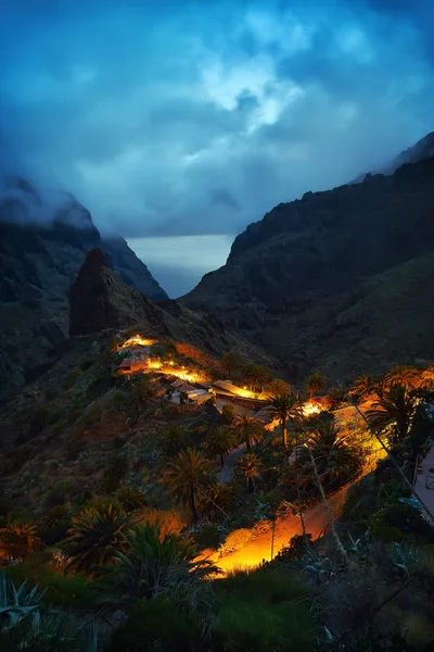 Hegyi falu éjjel Tenerife — Stock Fotó