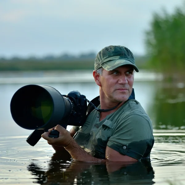 Wildlife fotograaf buiten — Stockfoto