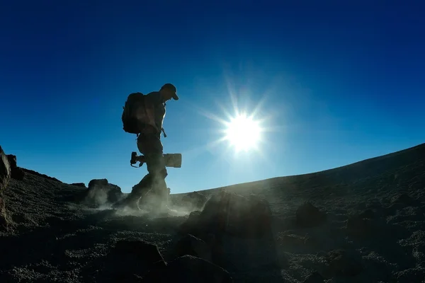 Fotógrafo de vida selvagem ao ar livre no verão na cratera Tiede, Tenerif — Fotografia de Stock