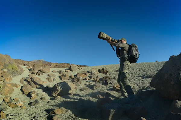 Fotógrafo de vida salvaje al aire libre en verano — Foto de Stock