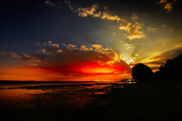 Danubio delta paisaje al atardecer / amanecer — Foto de Stock