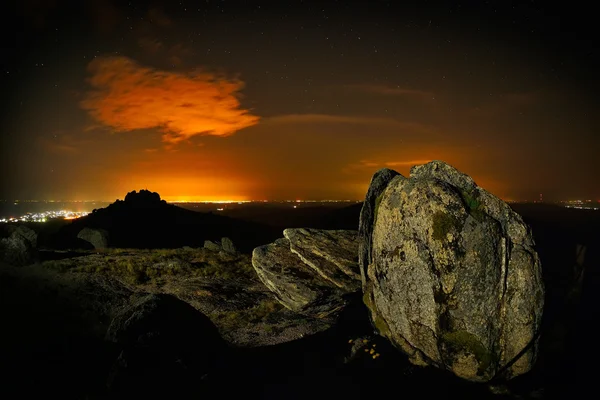 Paisagem montanhosa à noite em Dobrogea, Roménia — Fotografia de Stock