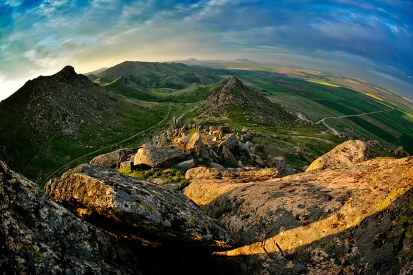 在 dobrogea，罗马尼亚山风景 — 图库照片