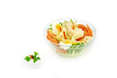 Güzel dilimlenmiş yemek düzenlemesi.