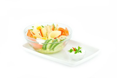 Güzel dilimlenmiş yemek düzenlemesi.