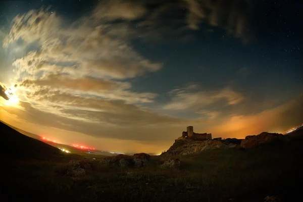 Oude Fort bij nacht — Stockfoto