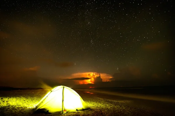 Camping on the beach in summer — Stock Photo, Image