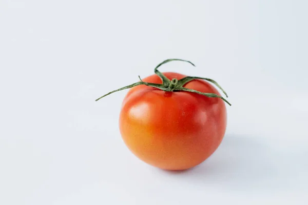 Pomidor Izolowany Białym Tle Zbliżenie Pomidorów — Zdjęcie stockowe