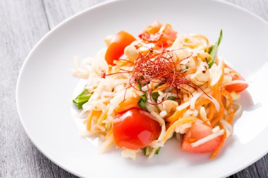 Sarımsak Tay Som Tam salata