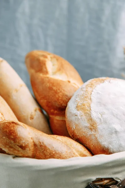 Кошик Хліба Закрито Хлібний Асортимент Французького Багету Житнього Хліба — стокове фото