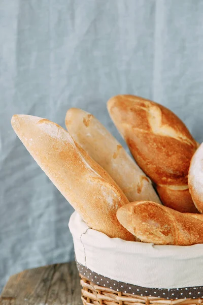 Cesto Del Pane Primo Piano Assortimento Pane Francese Baguette Pane — Foto Stock