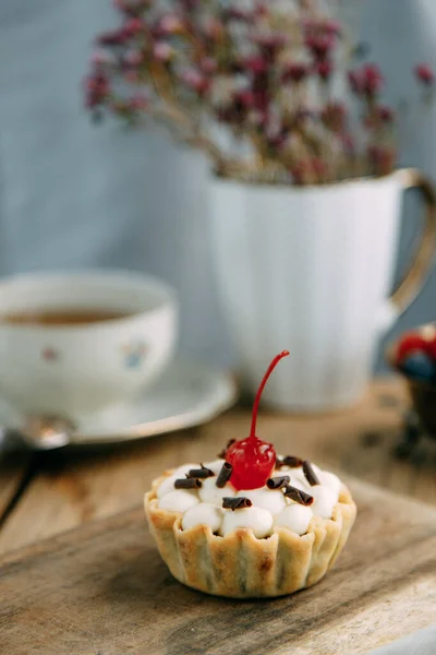 Kuchen Aus Hefefreiem Teig Mit Erdbeeren Und Himbeeren Süße Kuchen — Stockfoto