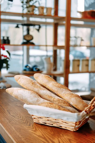 Cesta Pão Close Variedade Pão Baguete Francês Pão Centeio — Fotografia de Stock