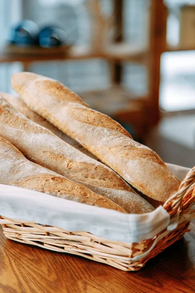 Кошик Хліба Закрито Хлібний Асортимент Французького Багету Житнього Хліба — стокове фото