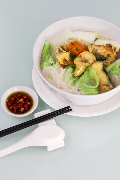 Fried fish rice noodle soup — Stock Photo, Image