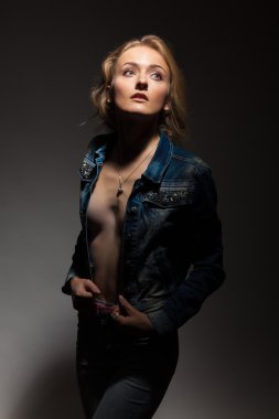 Güzel sarışın denim