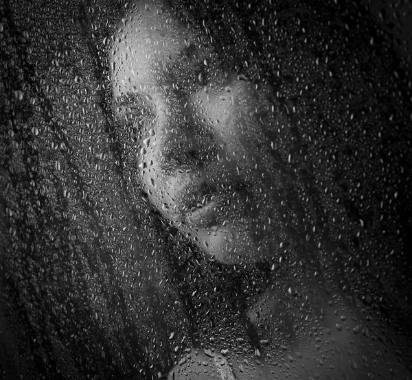 Beyaz bir t-shirt bir güzel kız