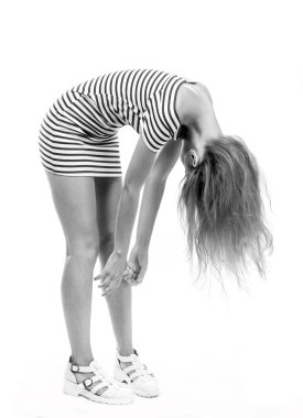 çizgili elbiseli kız