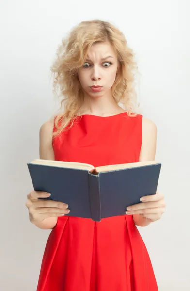 Vacker blondin — Stockfoto