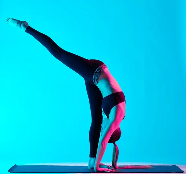 Donna yoga esercizi — Foto Stock