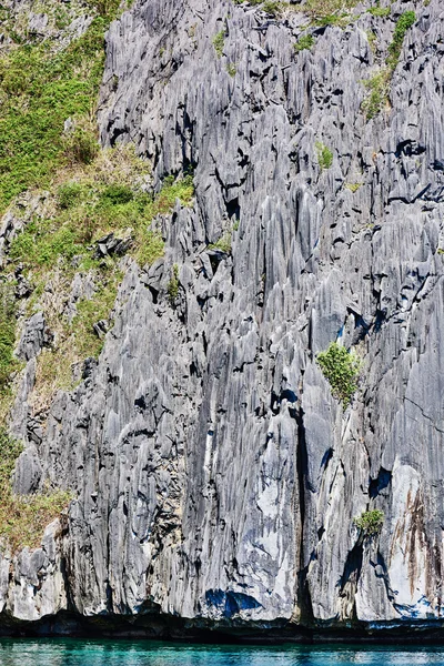 Cadlao island skały urwiska El Nido Filipiny — Zdjęcie stockowe