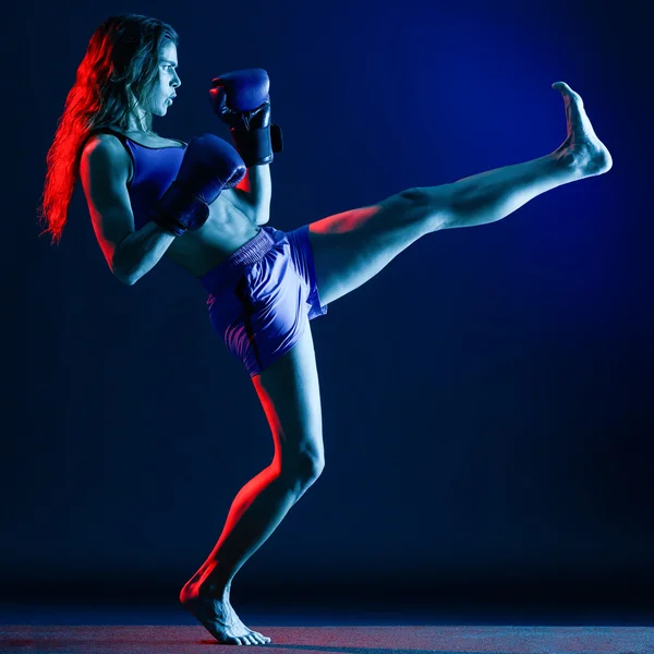 Woman boxer boxing isolated — Stock Photo, Image