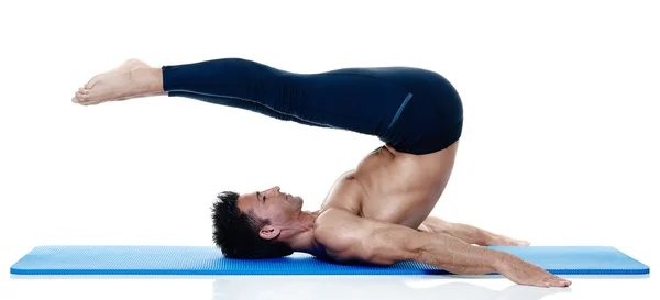 Uomo fitness pilates esercizi isolati — Foto Stock