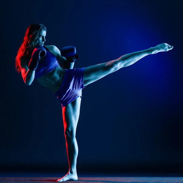 Woman boxer boxing isolated — Stock Photo, Image