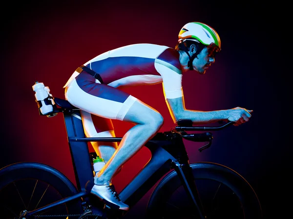 Mann Radfahrer Radfahren Fahrrad Triathlon isoliert — Stockfoto