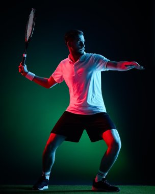 Tenis oyuncu adam izole