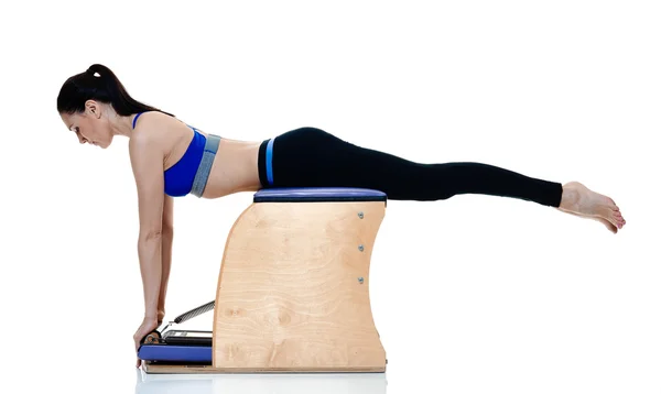 Fitness kobieta na białym tle pilates hamowaniem — Zdjęcie stockowe