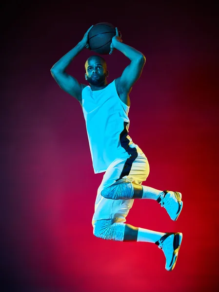 Joueur de basket-ball homme isolé — Photo