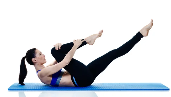 Женщина фитнес пилатес упражнения изолированы — стоковое фото