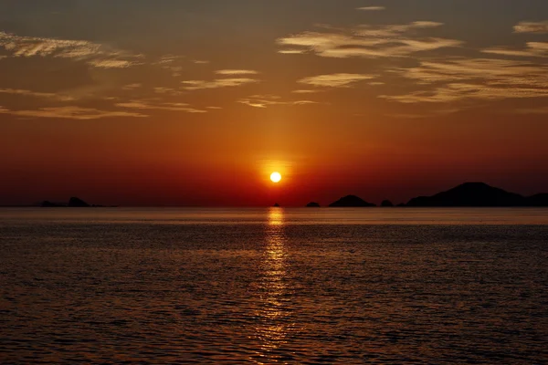 Pôr-do-sol da paisagem marítima filipinas palawan — Fotografia de Stock