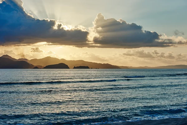 Pôr-do-sol da paisagem marítima filipinas palawan — Fotografia de Stock
