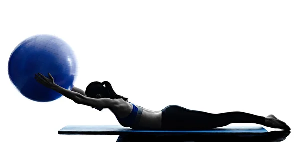 Mulher pilates bola exercícios aptidão isolado — Fotografia de Stock