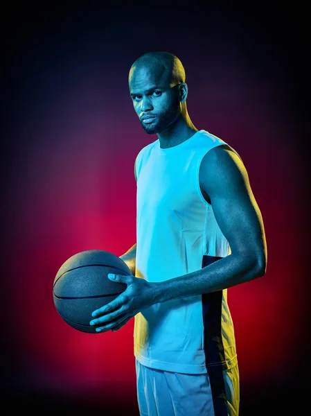 Joueur de basket-ball homme isolé — Photo