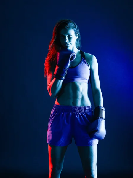 Žena boxer boxu izolované — Stock fotografie