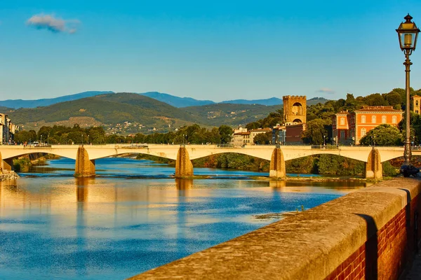 Florencja Arno Rzeka Cityscape panorama Toskania Włochy punkt orientacyjny — Zdjęcie stockowe