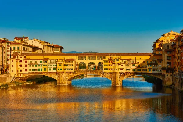 Florence Arno rivier Ponte Vecchio Stadsgezicht skyline Toscane Italië oriëntatiepunt — Stockfoto