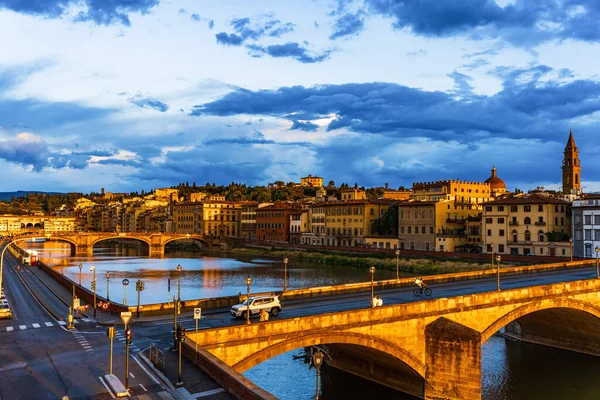 Флоренция Арно Река Cityscape горизонта Тоскана Италия ориентир — стоковое фото