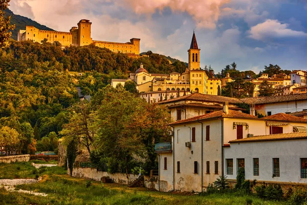 Spoleto stadsbild skyline Umbrien landmärke italy Royaltyfria Stockbilder