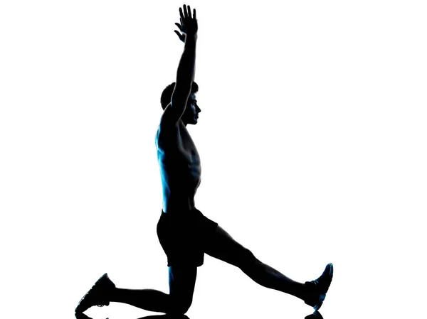 Mladý muž fitness cvičení cvičení Ising stín izolované bílé pozadí silueta — Stock fotografie