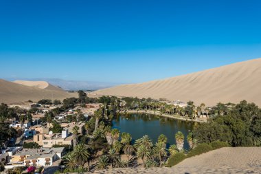 Huacachina lagoon
