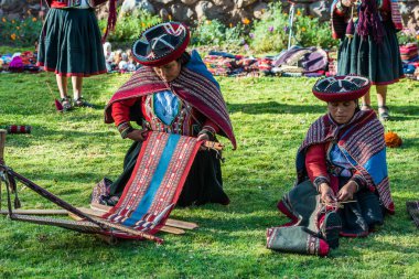 women weaving peruvian Andes  Cuzco Peru clipart