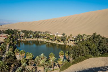 Huacachina lagoon