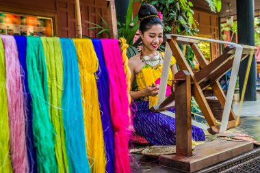 one woman spinning silk Jim Thompson House museum bangkok Thaila