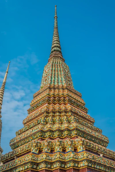 Bunte chedi wat pho tempel bangkok thailand — Stockfoto