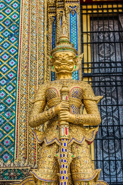 Golden yaksha demon portrait Phra Mondop grand palace bangkok Th — Stock Photo, Image